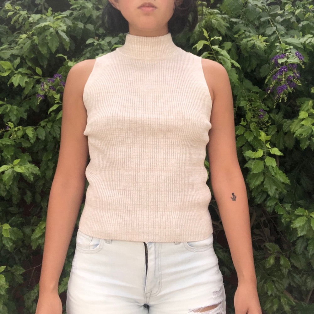 NWT: Francesca’s Cream Sleeveless Turtleneck